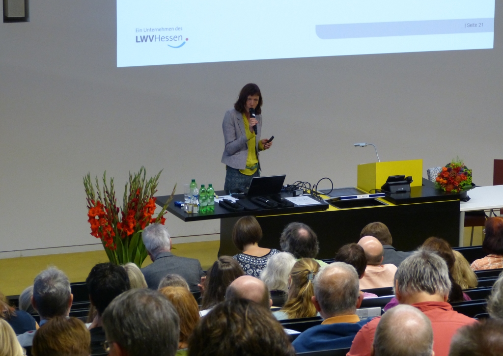 Dr. Barbara Bornheimer mit ihrem Vortrag Flucht, Migration, ankommen – Psychische Belastung und Resilienz-Faktoren bei zugewanderten Menschen.