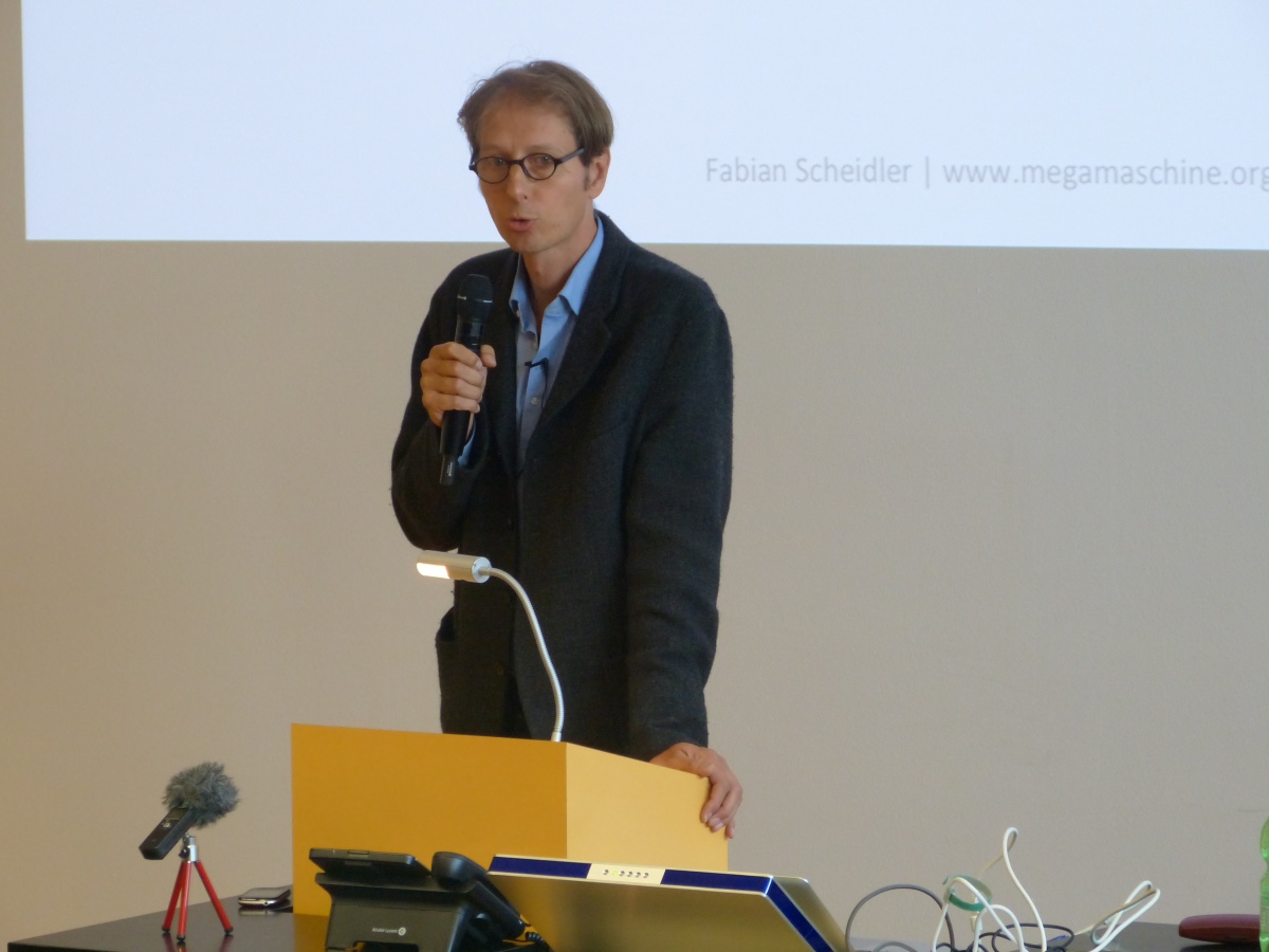 Für Fabian Scheidler ist es höchste Zeit für einen Ausstieg aus der Megamaschine
